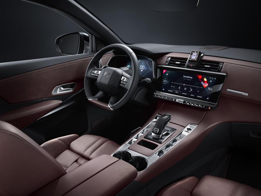 Интерьер DS 7 Crossback (X74) 2017 года  (WW) (фото 42 из 81)